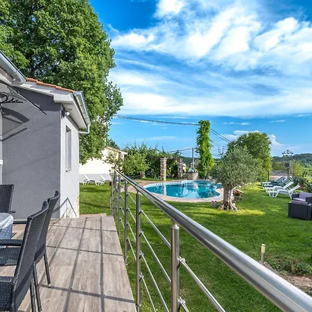 House Nina Pazin